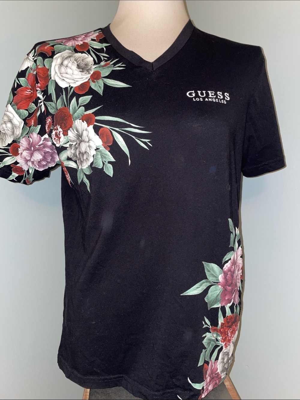 GUESS Black Floral V-Neck Tee with Red & Pink Floral Accents. Size Small